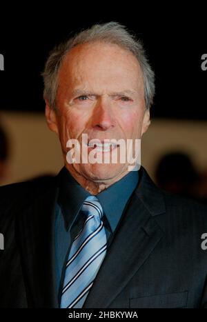 Clint Eastwood arrive à l'Invictus Premiere à l'Odeon, Leicester Square, Londres Banque D'Images