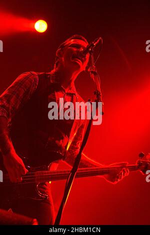 Richard Jones de Stereophonics se produit à la 02 Arena, Londres Banque D'Images