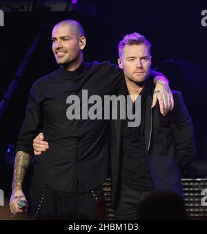 Shane Lynch et Ronan Keating de Boyzone se produit au Royal Albert Hall de Londres Banque D'Images