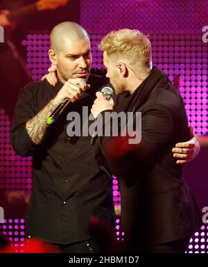 Shane Lynch et Ronan Keating de Boyzone se produit au Royal Albert Hall de Londres Banque D'Images