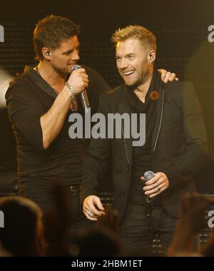 Keith Duffy et Ronan Keating de Boyzone se produit au Royal Albert Hall, Londres Banque D'Images