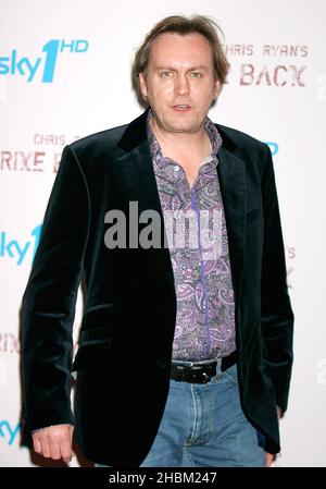 Phillip Glennister arrive pour la première Strike Back au vue Cinema de Leicester Square, Londres. Banque D'Images