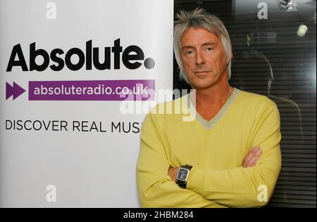 Paul Weller lance Absolute radio Live avec un concert exclusif pour seulement 20 auditeurs au siège de la station de radio nationale à Golden Square, Soho, Londres, le 20,2010 avril. C'est le début d'une série complète d'événements en direct qui seront diffusés par Absolute radio cette année, y compris le Festival de l'Ile de Wight, le V Festival et Kings of Leon en direct depuis Hyde Park. Banque D'Images