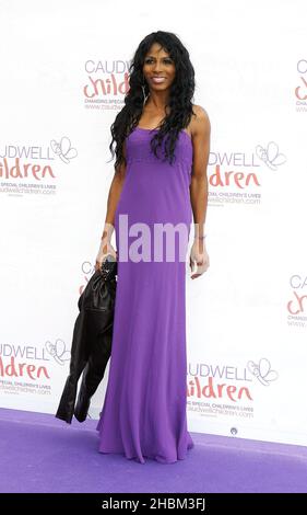 Sinitta arrivant au Bal papillon des enfants de Caudwell à Battersea Evolution dans le sud de Londres. Banque D'Images