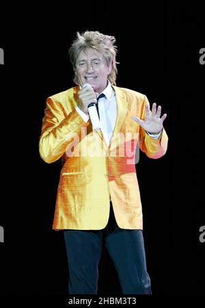 Rod Stewart se produit à la 02 Arena de Londres. Banque D'Images