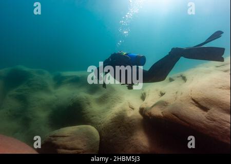 Munising, MI -14 août 2021 : plongée sous-MARINE explorant le lac supérieur Banque D'Images