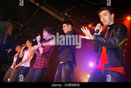 (G-D) Max, Tom, Jay, Siva et Nathan de The Wanted Perform sur scène à G-A-y Heaven, Londres Banque D'Images