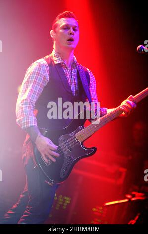 Richard Jones et le Stereophonics se sont produits en concert à l'Apollo Hammersmith 02 à Londres. Banque D'Images