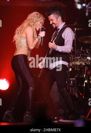 Shakira se produit à la 02 Arena de Londres le 20 décembre 2010. Banque D'Images