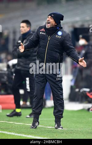 Milan, Italie.19 décembre 2021.Luciano Spalletti, entraîneur en chef de SSC Napoli, réagit lors de la série Un match de football entre AC Milan et SSC Napoli.Credit: Nicolò Campo/Alay Live News Banque D'Images