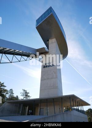 INNSBRUCK, AUTRICHE - 11 février 2020 : une vue rapprochée du bâtiment du saut à ski olympique à Innsbruck, Autriche Banque D'Images