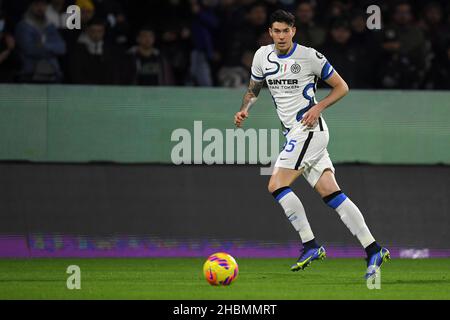 SALERNO, ITALIE - DÉCEMBRE 17: Alessandro Bastoni du FC Internazionale en action pendant la série Un match entre l'US Salerntana et le FC Internazionale Banque D'Images