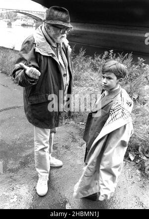 Richard Attenborough et l'acteur Joseph Mazzello à propos du film de Shadowlands en 1993 à Richmond-on-Thames, Surrey, Royaume-Uni Banque D'Images