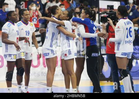 France joueurs après le Championnat du monde des femmes IHF 2021, finale de handball match entre la France et la Norvège le 19 décembre 2021 au Palau d'Esports de Granollers à Granollers, Barcelone, Espagne - photo: Laurent Lairys/DPPI/LiveMedia Banque D'Images