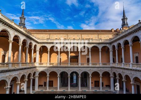 Alcazar de Tolède, une fortification en pierre située dans la partie la plus haute de Tolède, en Espagne. Banque D'Images