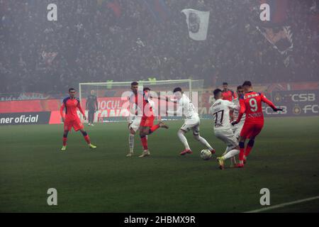 BUCAREST, ROUMANIE - 15 décembre 2021: Match de football entre FCSB et Rapid 1923 sur l'arène nationale dans la Ligue 1. Banque D'Images