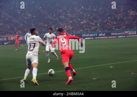 BUCAREST, ROUMANIE - 15 décembre 2021: Match de football entre FCSB et Rapid 1923 sur l'arène nationale dans la Ligue 1. Banque D'Images