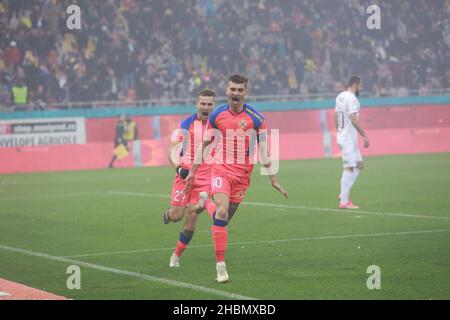 BUCAREST, ROUMANIE - 15 décembre 2021: Match de football entre FCSB et Rapid 1923 sur l'arène nationale dans la Ligue 1. Banque D'Images