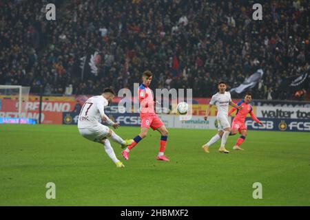 BUCAREST, ROUMANIE - 15 décembre 2021: Match de football entre FCSB et Rapid 1923 sur l'arène nationale dans la Ligue 1. Banque D'Images