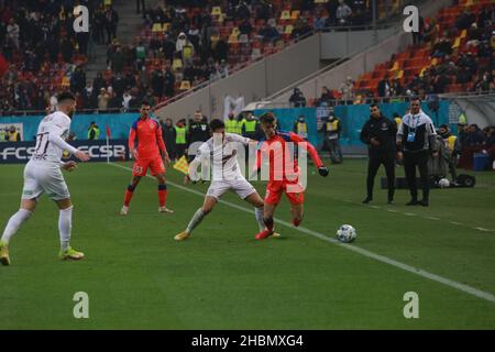 BUCAREST, ROUMANIE - 15 décembre 2021: Match de football entre FCSB et Rapid 1923 sur l'arène nationale dans la Ligue 1. Banque D'Images