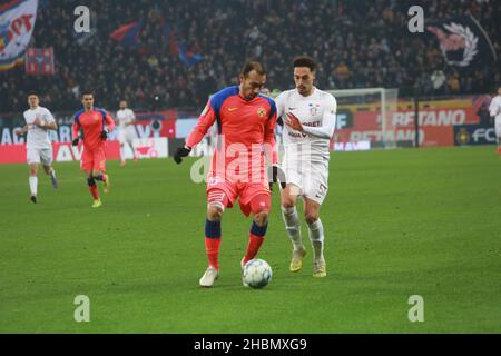 BUCAREST, ROUMANIE - 15 décembre 2021: Match de football entre FCSB et Rapid 1923 sur l'arène nationale dans la Ligue 1. Banque D'Images