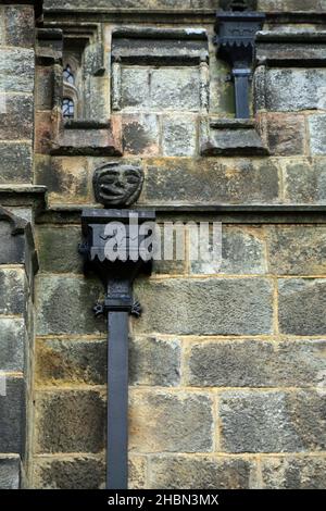 Drainpipe décoratif sur l'église de St Michel et tous les Anges, Banque d'église, Hathersage, Vallée de l'espoir, Peak District,Derbyshire, Angleterre, United King Banque D'Images