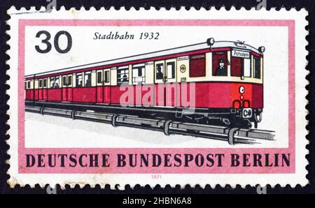 ALLEMAGNE - VERS 1971: Un timbre imprimé en Allemagne montre Metropolitan train, 1932, vers 1971 Banque D'Images