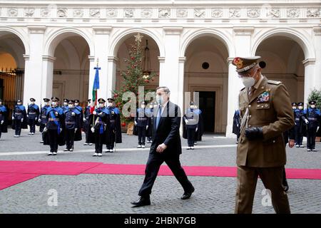 Rome, Italie.20th décembre 2021.Le Premier ministre italien Mario Draghi lors de la rencontre avec le Chancelier allemand au Palazzo Chigi.Rome (Italie), décembre 20th 2021Photo Samantha Zucchi Insidefoto crédit: Insidefoto srl/Alay Live News Banque D'Images