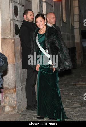 Stockholm, Suède.20th décembre 2021 : la princesse Victoria arrive à la grande cérémonie annuelle de l’Académie suédoise à l’ancien bâtiment de la Bourse de Stockholm, en Suède.20th décembre 2021.Photo Fredrik Sandberg/TT code 10080 crédit: TT News Agency/Alay Live News Banque D'Images