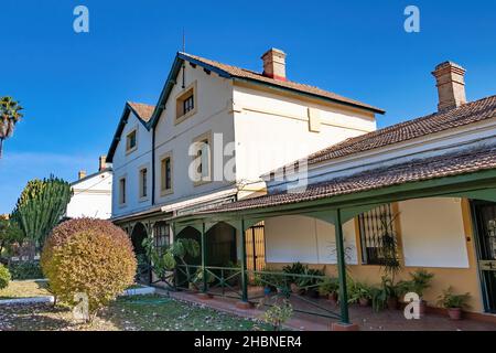 Façade de la maison de style victorien anglais 21 dans le quartier Bella Vista dans le village de Riotinto, Huelva, Andalousie, Espagne Banque D'Images