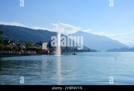 Zug, Suisse 09-30-2016 vue sur la vieille ville avec le lac zug et le mont rigi Banque D'Images