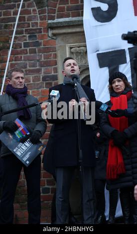 Cracovie, Pologne - 19 décembre 2021 : médias gratuits, personnes gratuites, Pologne gratuite.Manifestation à Cracovie contre la lex TVN Banque D'Images