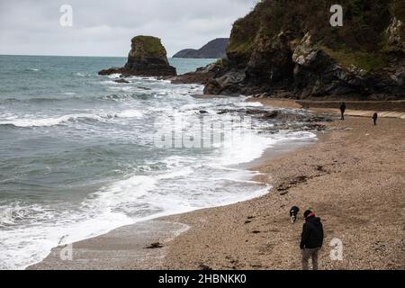 Les gens sur la plage à Charlestown, Cornwall, royaume-uni Banque D'Images