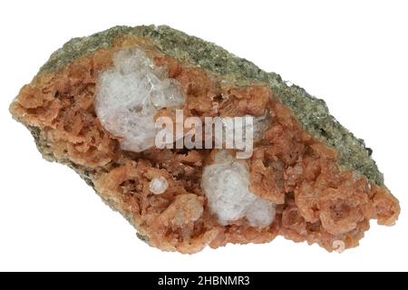 Gmelinite avec analcime de cinq îles, Canada isolé sur fond blanc Banque D'Images