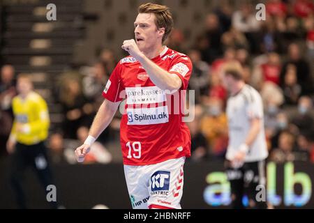 Aalborg, Danemark.18th, décembre 2021.Kristian Bjornsen (19) de Aalborg Handball vu dans le match danois HTH Herreligia entre Aalborg Handball et Bjerringbro-Silkeborg Handball à Jutlander Bank Arena à Aalborg.(Crédit photo : Gonzales photo – Balazs Popal). Banque D'Images