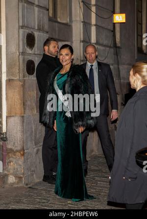 Stockholm, Suède.20th décembre 2021.La princesse Victoria arrive à la grande cérémonie annuelle de l'Académie suédoise, dans l'ancien bâtiment de la Bourse de Stockholm, en Suède, le 20 décembre 2021.Photo par Peter Grannby/Stella Pictures/ABACAPRESS.COM crédit: Abaca Press/Alay Live News Banque D'Images