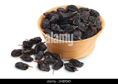 Raisins jaunes dans un bol en bois isolé sur fond blanc avec masque et profondeur de champ complète Banque D'Images