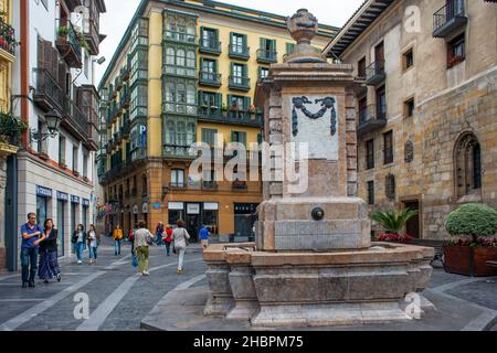Fontaine de la Plaza del Reverendo Santiago Lasalle place de la vieille ville, Bilbao, province de Biskaia, pays Basque, Euskadi,Nord de l'Espagne Banque D'Images