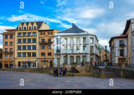 Bâtiments historiques de la Plaza Alfonso II, Oviedo, Asturies, Espagne, Europe Banque D'Images