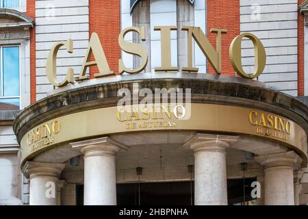 Casino de Asturies dans le centre ville de Gijon noth d'Espagne.Un excellent bâtiment avec sa colonnade semi-circulaire de Doric qui flanque l'entrée, i Banque D'Images