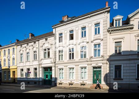 Deutschland, Hilden, Bergisches Land, Niederbergisches Land, Niederberg,Rheinland, Nordrhein-Westfalen, NRW, Wohngebaeude und Geschaeftshaus Benrathe Banque D'Images