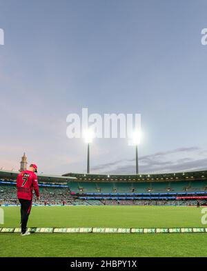 Sydney, Australie.21st décembre 2021.Vue générale du jeu pendant le match entre Sydney Sixers et Adelaide Strikers au Sydney Cricket Ground, le 21 décembre 2021, à Sydney, en Australie.(Usage éditorial seulement) Credit: Izhar Ahmed Khan/Alamy Live News/Alamy Live News Banque D'Images