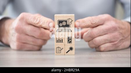 Blocs en bois avec symbole du concept de test de logiciel Banque D'Images