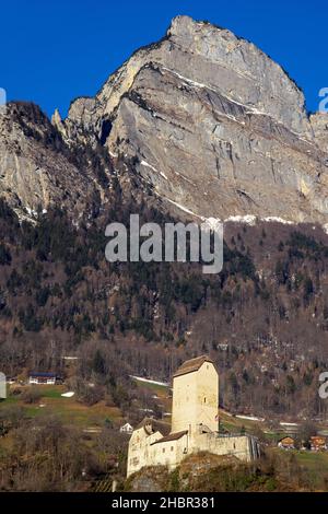 Château de Sargans dans la municipalité de Sargans dans le canton de Saint-Gall en Suisse.Le château est un site du patrimoine suisse d'importance nationale. Banque D'Images