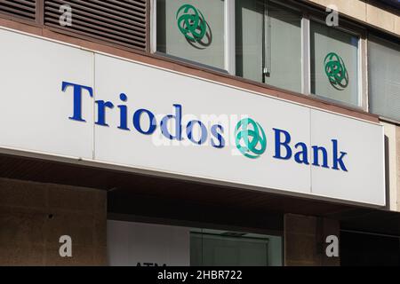 VALENCIA, ESPAGNE - 20 DÉCEMBRE 2021: Triodos est une banque éthique basée aux pays-Bas avec des succursales dans plusieurs pays d'Europe Banque D'Images