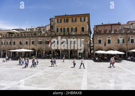 Piazza del Popolo, Ascoli Piceno, Marche, Italie, Europe Banque D'Images