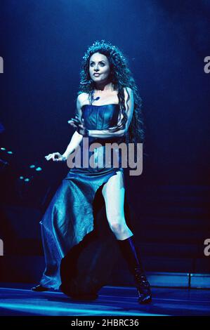 Sarah Brightman poursuit sa tournée mondiale « la Luna » en exécutant des morceaux de son dernier album « la Luna », au Royal Albert Hall de Londres, au Royaume-Uni.10th mai 2001. Banque D'Images