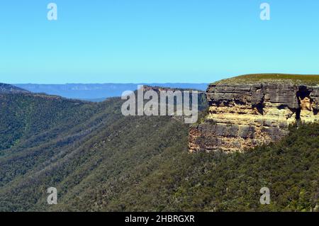 Vue sur la vallée depuis les murs de Kanangra, Nouvelle-Galles du Sud Banque D'Images