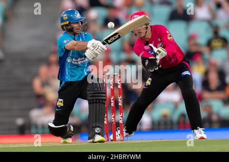 Sydney, Australie.21st décembre 2021.Jonathan Wells des grévistes chauves-souris lors du match de la Big Bash League entre les Sixers de Sydney et les grévistes d'Adélaïde au Sydney Cricket Ground, le 21 décembre 2021, à Sydney, en Australie.(Usage éditorial seulement) Credit: Izhar Ahmed Khan/Alamy Live News/Alamy Live News Banque D'Images