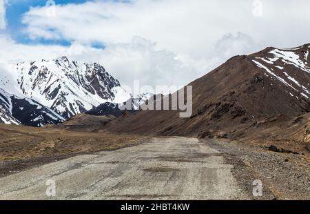 Route de Pamir dans la région autonome de Gorno-Badakhshan, tadjikiste Banque D'Images